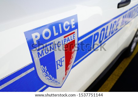 door car police municipale means in french Municipal police vehicle 