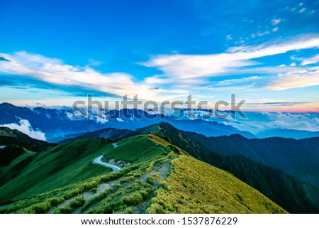 The Hehuan Mountain Range in Asia and Taiwan is a mountain of more than 3,000 meters in Taiwan. The beautiful natural landscape attracts quite a few people to come and enjoy.