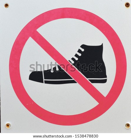 Symbol. Do not wear shoes in this area.