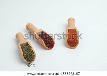 A picture of Turkish mix spices, chilli flakes and mint for special Asian meat dish