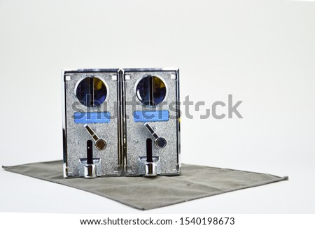 2 coin acceptors for vending machines