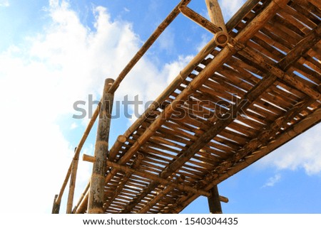 Bamboo bridge is above the head, structural design of walkways