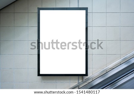 Blank billbord mock up on the wall in subway station. Advertising concept