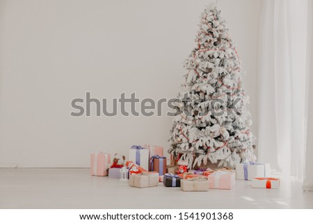White Christmas tree in Konate with stocking-stuffers