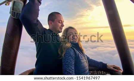  the loving couple in the hot air balloon  