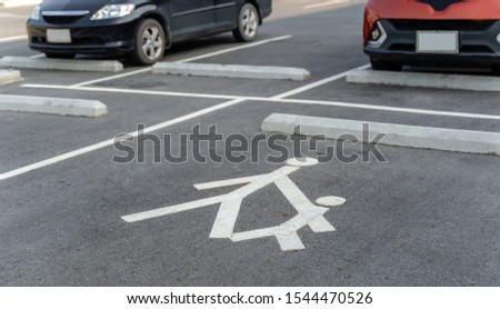 Parent with child parking space in a car park