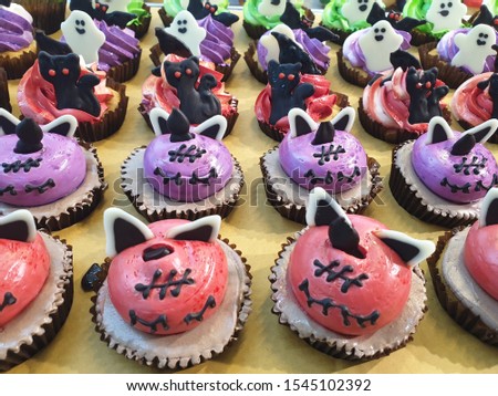 The cupcakes for the Halloween festival have lovely devil shapes.