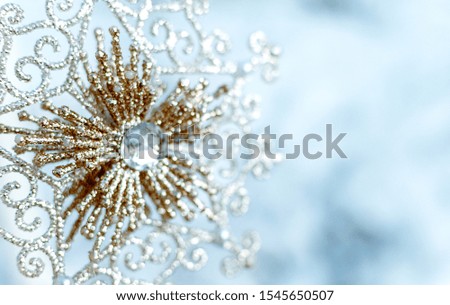 Defocused christmas decoration with blurry bokeh background and copy space for text
