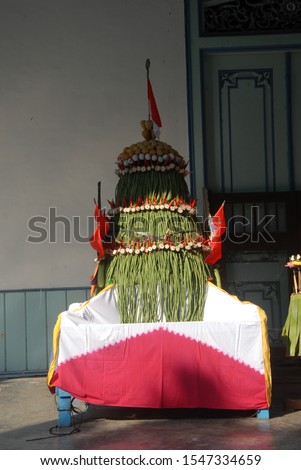 Gunungan is a symbol of the offering of the Javanese community to God by distributing it to all people who were present at the time, gunungan is part of a celebration held by the palace
