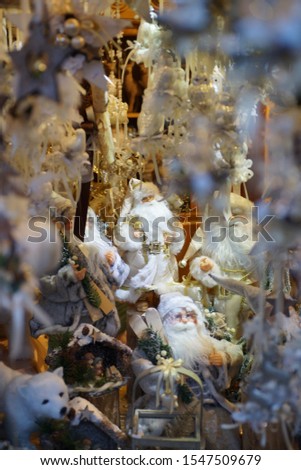 A vertical closeup shot of Christmas figures of Santa Claus in white colors - great for an article about Christmas