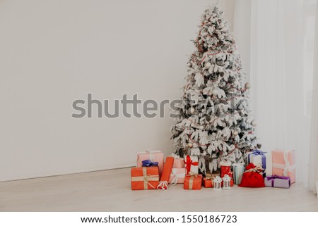 White Christmas tree in Konate with stocking-stuffers