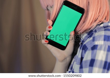 phone green screen girl teenager woman show technology pink hair