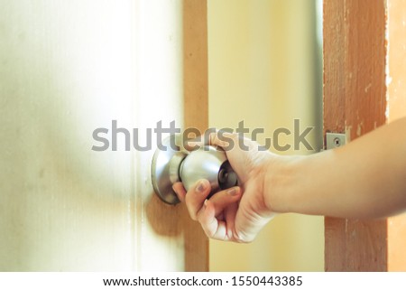 picture of man open the door.
