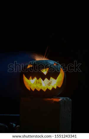 this is is a simple yet pretty night picture of the very anticipated Halloween pumpkin