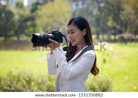 Women photographer camera dslr photo person portrait photographing girl joy make photography taking in traveling concept 