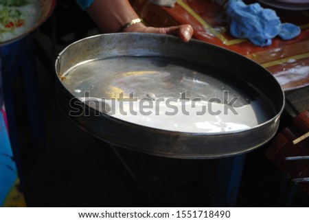 Chiangtung, the picture is a food called Khao Soi Noi. The process of cooking is similar to rice crackers. Is to pour the flour water in a aluminum tray Then steamed in a boiling pot of water