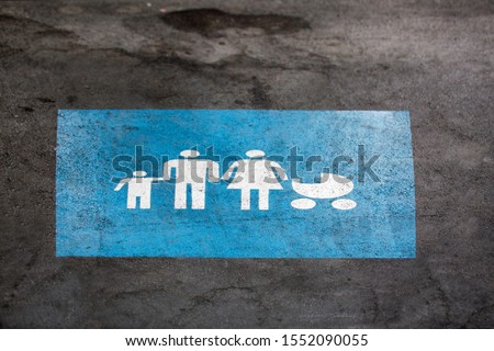 Sign on the pavement, parking space for a large family