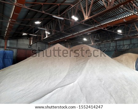 animal feed Large bulk products placed on the ground floor of the warehouse, which is a type of fodder. Organized in the animal feed business group Waiting for delivery to customers