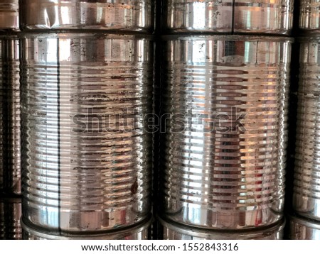 Rusty of canned food because of storage at high humidity and air. Oxygen and iron are activated to have rusty