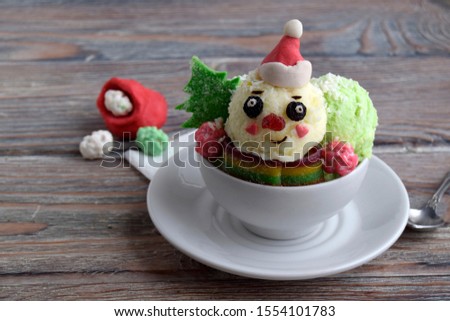 Ice cream is made in the form of a snowman. A creative dessert for children and good mood.