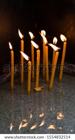 Stock video

Wax candles  placed in the sand, in the water, for commemoration.Flame reflection in water. 