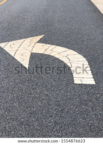 A left turn arrow painted on the road