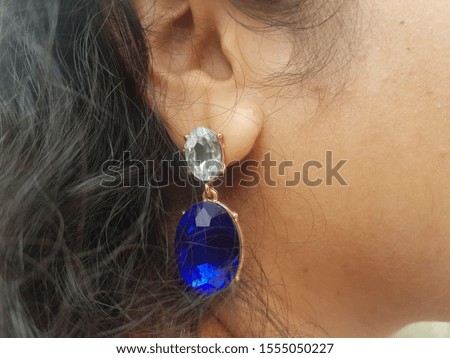 Blue and white stones metal earring