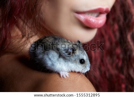 Mouse on a girl’s shoulder