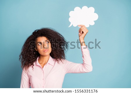 Close up photo of funny pretty dark skin lady holding paper cloud mind thinking over creative dialogue answer doubtful wear pink shirt isolated blue background