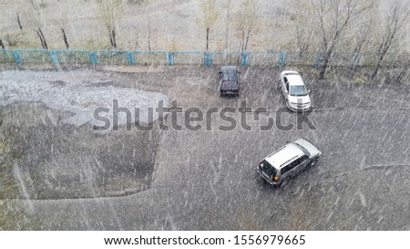 This is the first snow, very cold. Winter is about to begin.