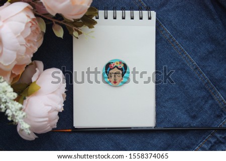 Photo of Frida portrait, flowers and picture