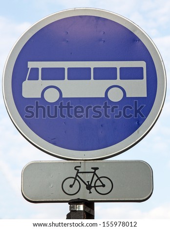 A French sign indicating bus and cycle lanes