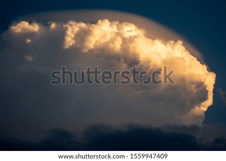 Big thundercloud moves towards us