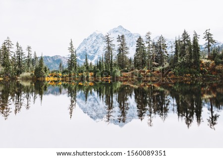 Reflection in the lake.Hiking in the mountains.Exploring the national parks of America.National parks of America.Autumn in the mountains.