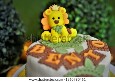 Biscuit lion decorating bento cake