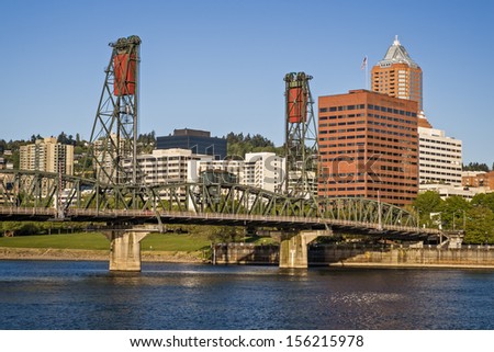 Hawthorne Bridge, Willamette River and Portland skyline, Oregon