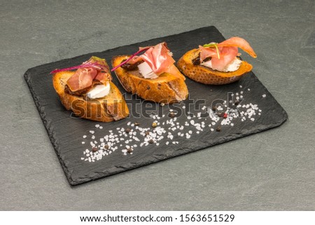 
croutons with jamon cheese and herbs served with coarse salt