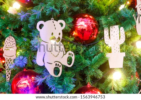 
Decorate the christmas tree with lights