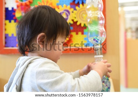 Japanese baby / children play with plastic bottle toys