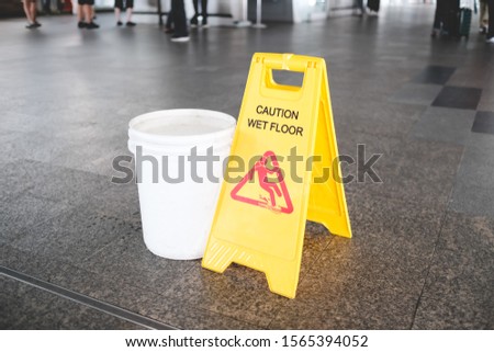 Sign showing warning of caution wet floor at fountain.