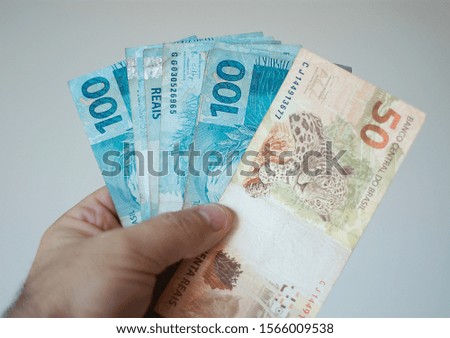Details in 100 reais notes - Brazilian Money Photography