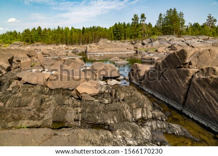 The river changed its course, exposing the bottom. Now it is a stone river, strewn with randomly scattered boulders, among which water seeps. In some places you can observe the appearance of minerals 