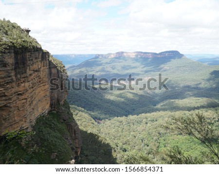 picture showing scenic landscape in the blue mountain national park in australia