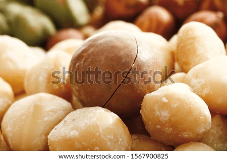 Macadamia nuts and mixed nuts, full format