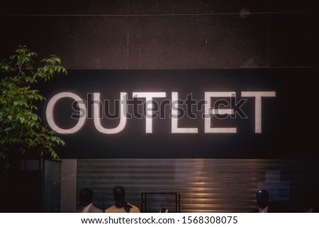 Outlet sign in Buenos Aires.