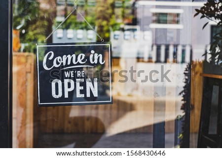 Welcome open sign on door .vintage style. Royalty-Free Stock Photo #1568430646