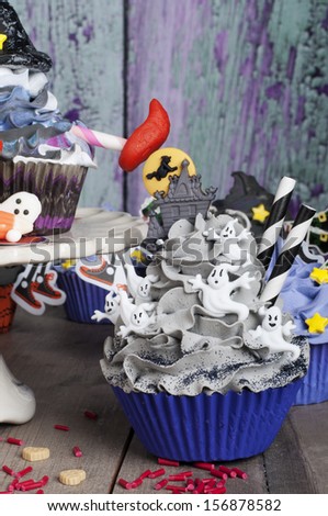 Halloween cupcakes ghost castle