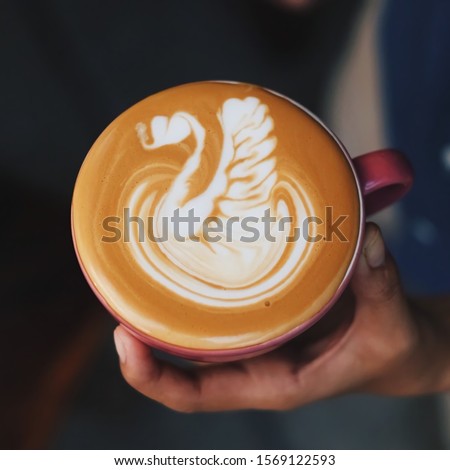 painting on a cappuccino requires good skills so the picture is perfect. The following is a picture of a swan on coffee.