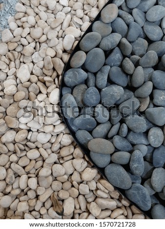 the pattern of rock in the mini garden