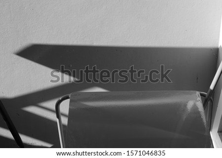 The light and shadow of the black and white table chair